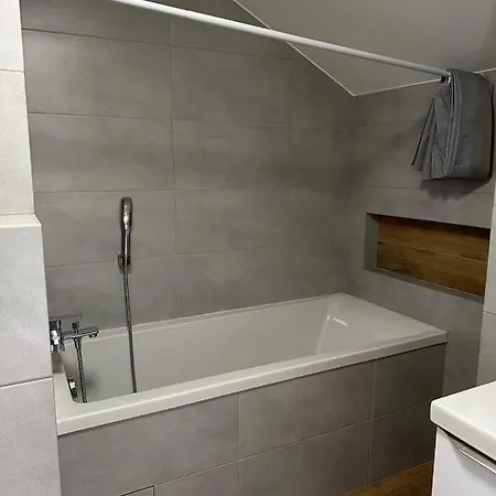 Double Twin #8 With Private Bathroom 招待所 华沙